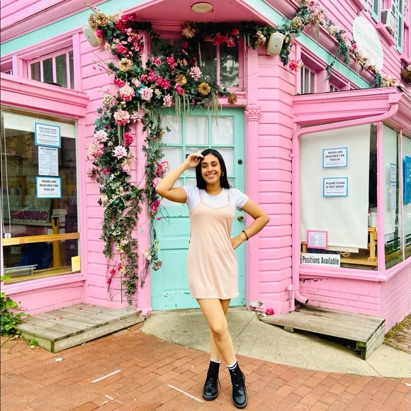 Meet your Posher, Ana - Picture 1 of 2